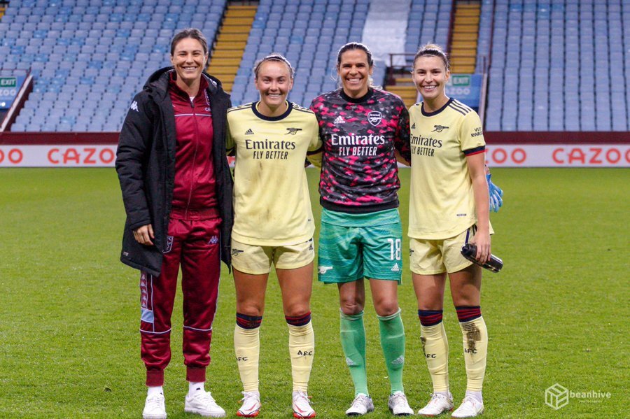 Emily Gielnik, Caitlin Foord, Lydia Williams and Steph Catley after Arsenal's 4-0 win. (Source: @beanhive Twitter)