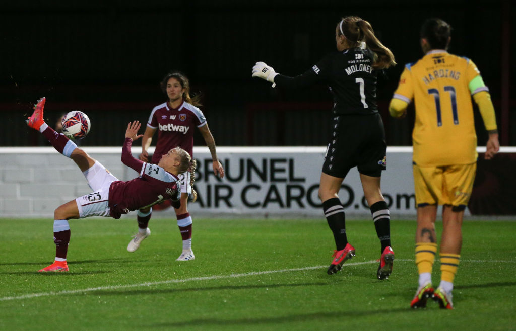 Tameka Yallop of West Ham United shoots at goal with an overhead kick during the Barclays FA Women's Super League match between West Ham United Women and Reading Women (Photo: GettyImages)