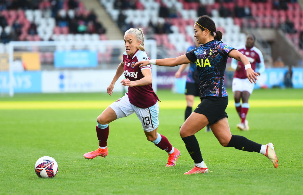 Tameka Yallop of West Ham United battles for possession with Cho So-Hyun of Tottenham Hotspur (Photo: GettyImages)