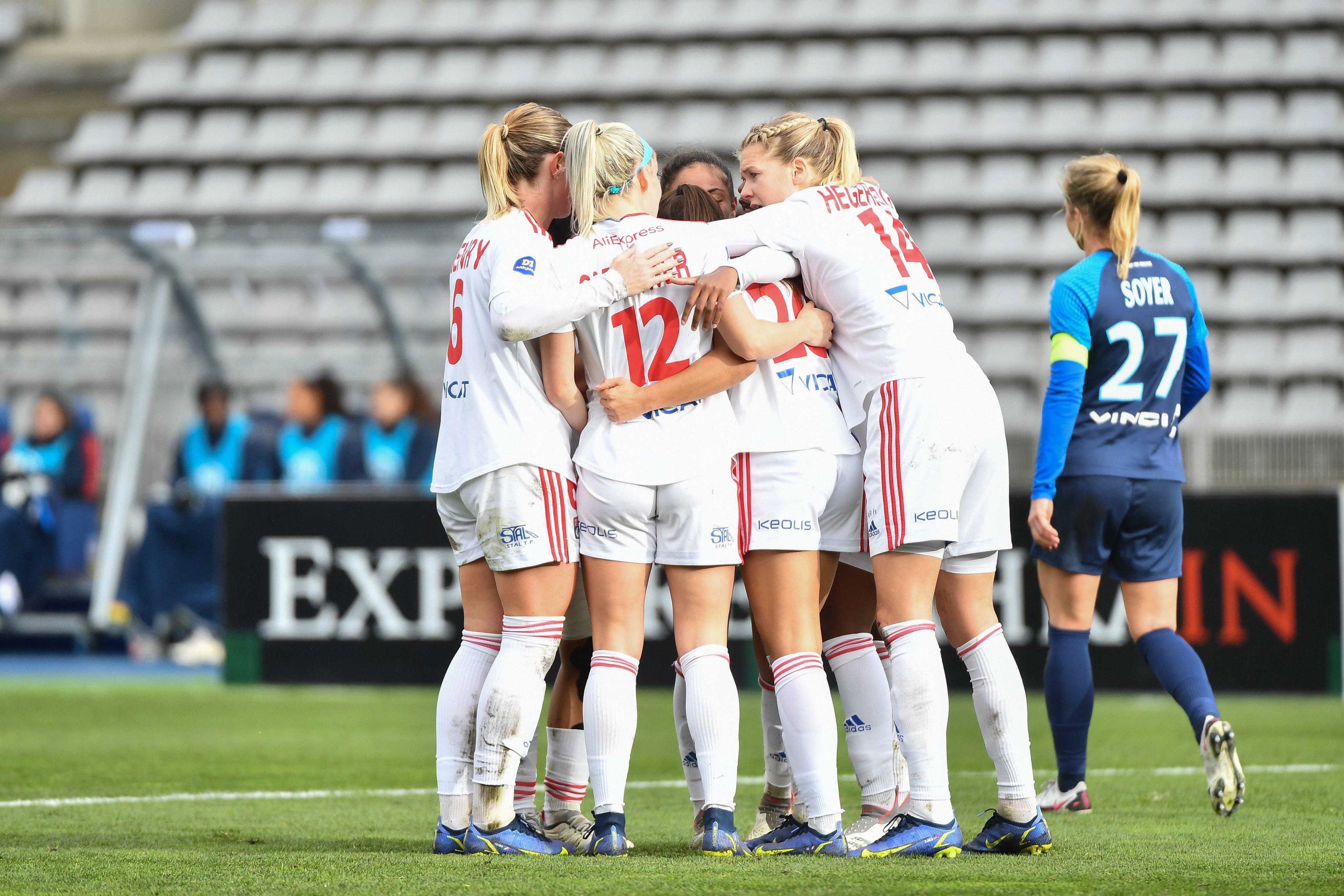 Olympique Lyonnais celebrate their 2-1 win over Paris FC (Photo: @D1Arkema Twitter)