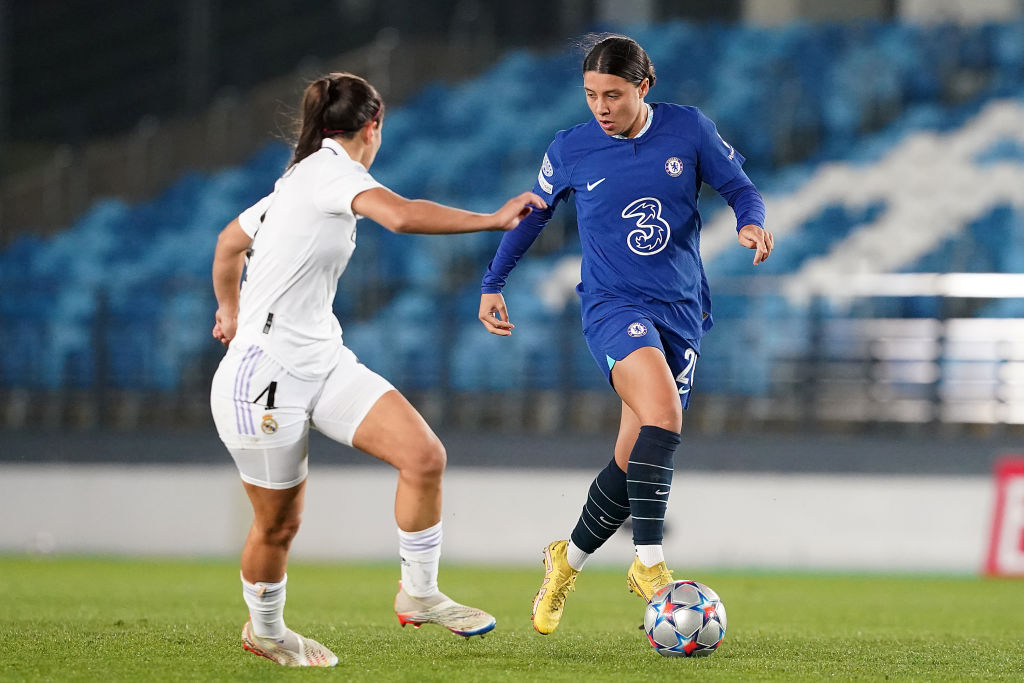 Rocio Galvez of Real Madrid and Sam Kerr of FC Chelsea battle for the ball during the UEFA Women's Champions League group A match between Real Madrid and Chelsea FC at Estadio Alfredo Di Stefano on December 8, 2022 in Madrid, Spain. (Photo by Miguel Angel Acero/DeFodi Images via Getty Images)