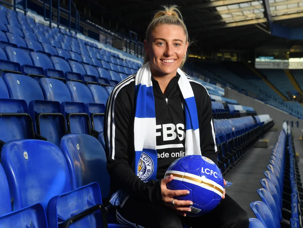 Remy Siemsen Pens LCFC Women Contract