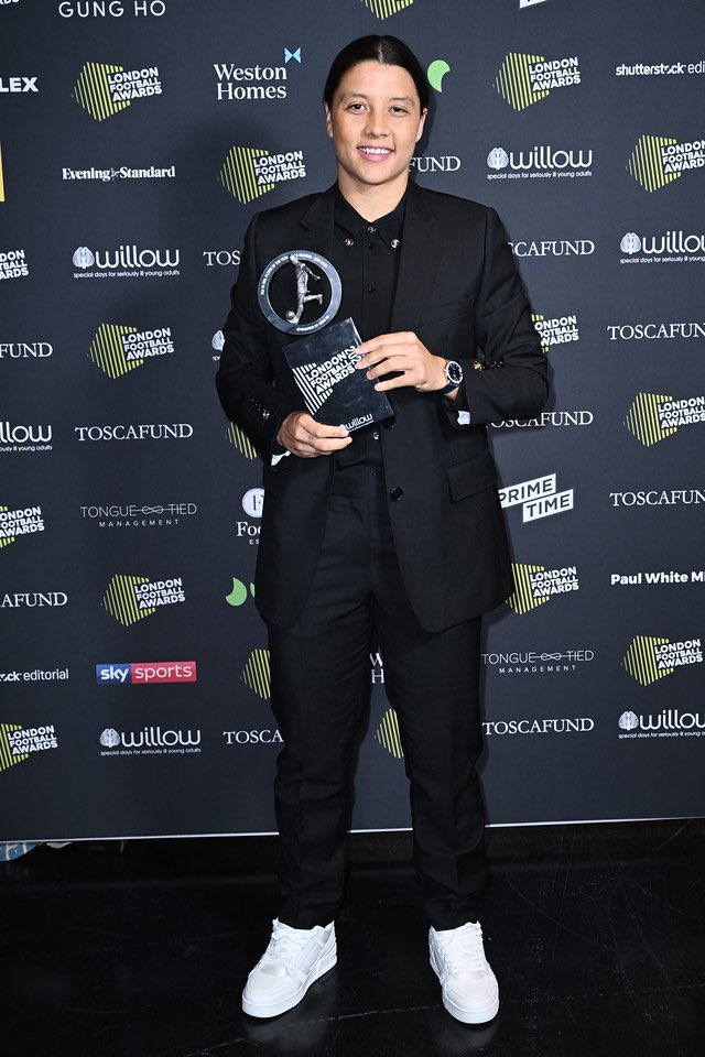 Sam Kerr with her FA Women’s Super League Player of the Year award at the London Football Awards 2023. (Photo: London Football Awards/Twitter)