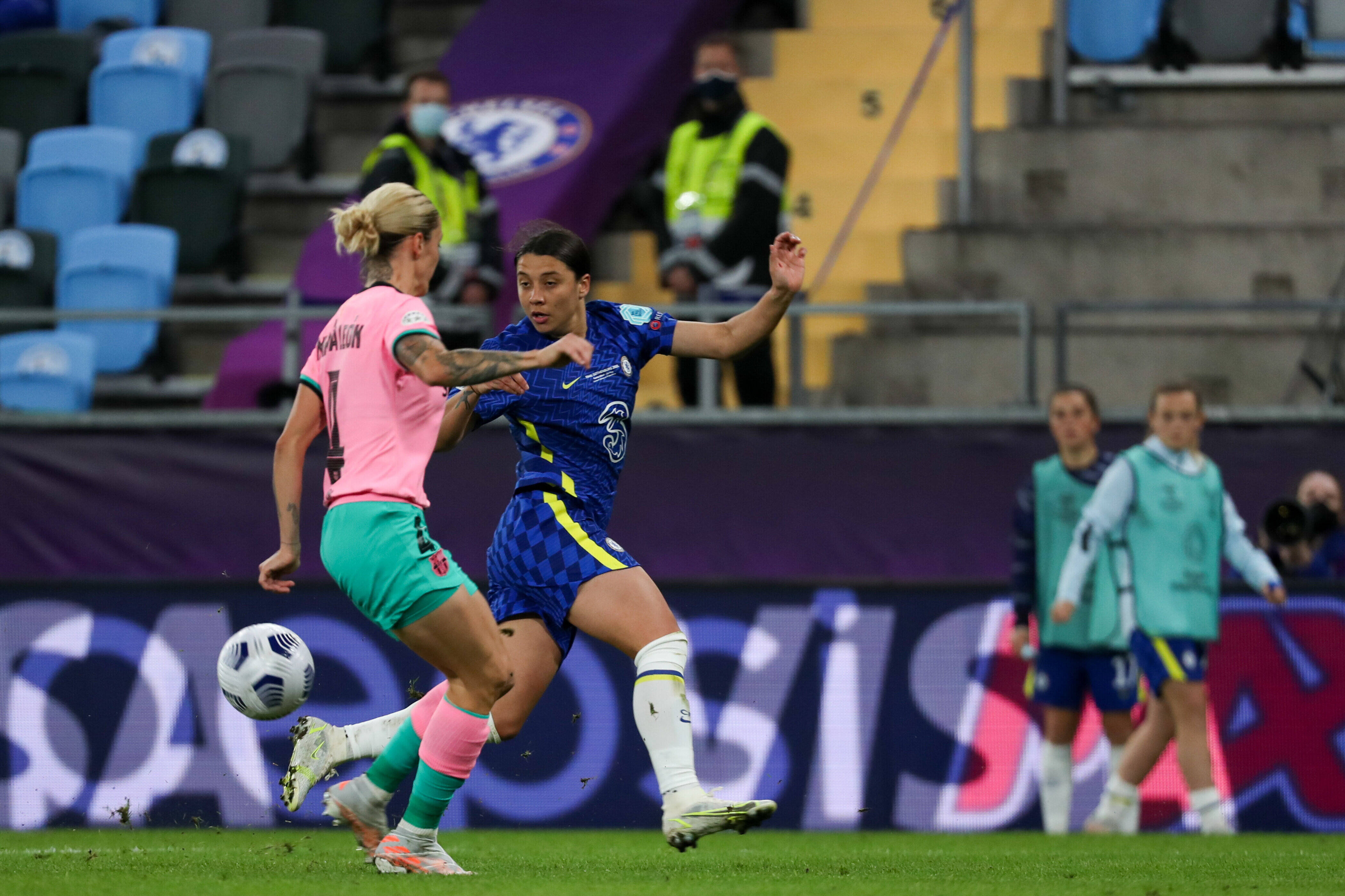 Sam Kerr (20 Chelsea) and Maria Leon (4 Barcelona) battle for the ball (duel) during the UEFA Womens Champions League FINAL 2021between Chelsea FC and FC Barcelona, Barca at Gamla Ullevi in Gothenburg, Sweden.