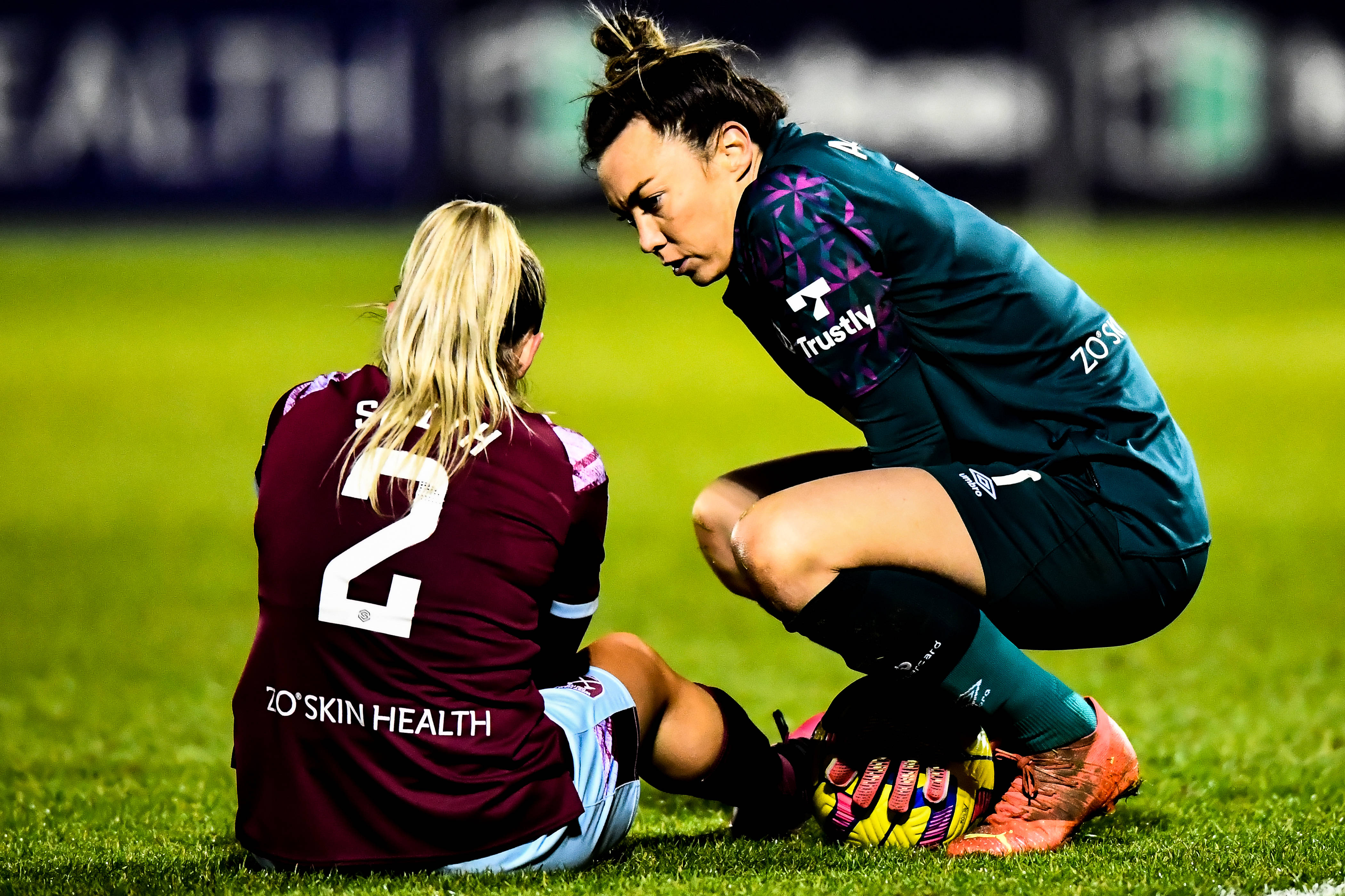 Kirsty Smith (2 West Ham) talking with Goalkeeper Mackenzie Arnold (1 West Ham) after foul during the Barclays FA Womens Super League game between West Ham United v Arsenal at Dagenham and Redbridge s Chigwell Construction Stadium.England. (K Hodgson/SPP)