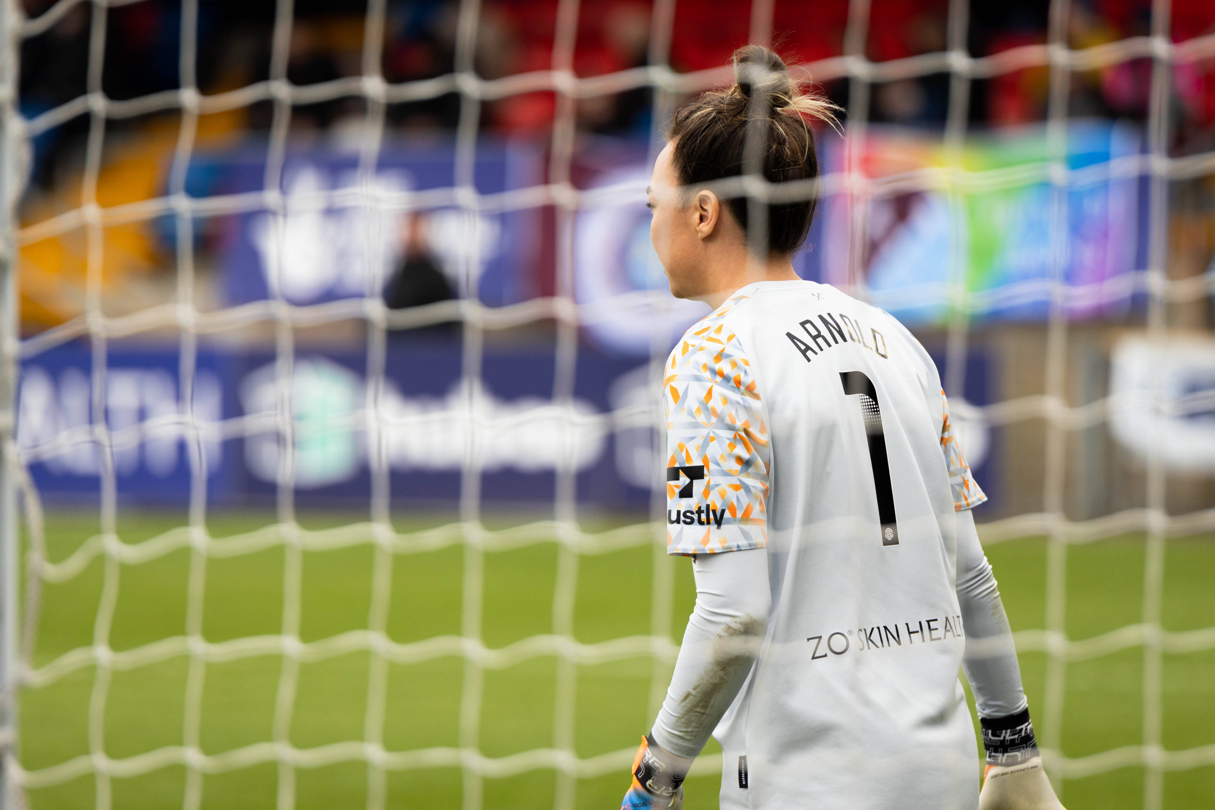 Mackenzie Arnold (1 West Ham) in action during the Barclays FA Womens Super League game between West Ham United and Aston Villa at Chigwell Construction Stadium in London, England (PEDRO PORRU, Pedro Porru/ SPP)