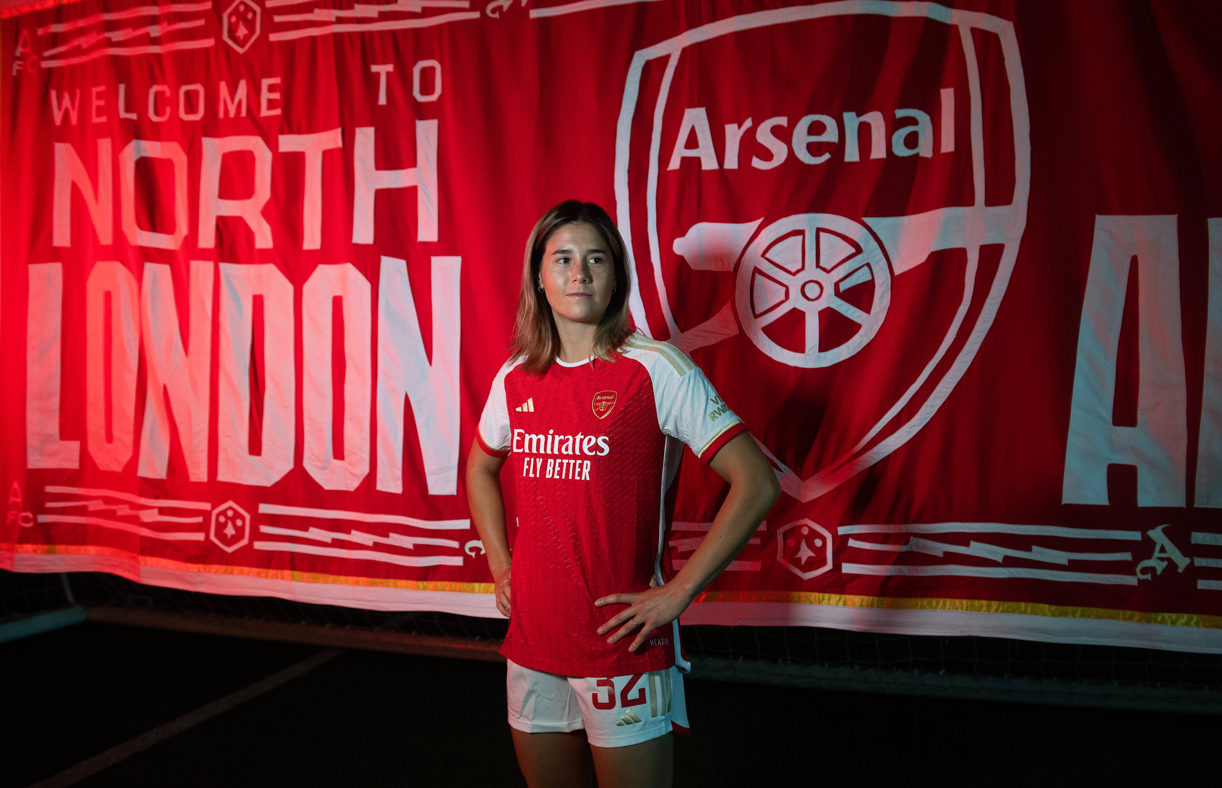 Kyra Cooney-Cross taking a photo after signing with Arsenal. (Photo: ArsenalWFC/Twitter)