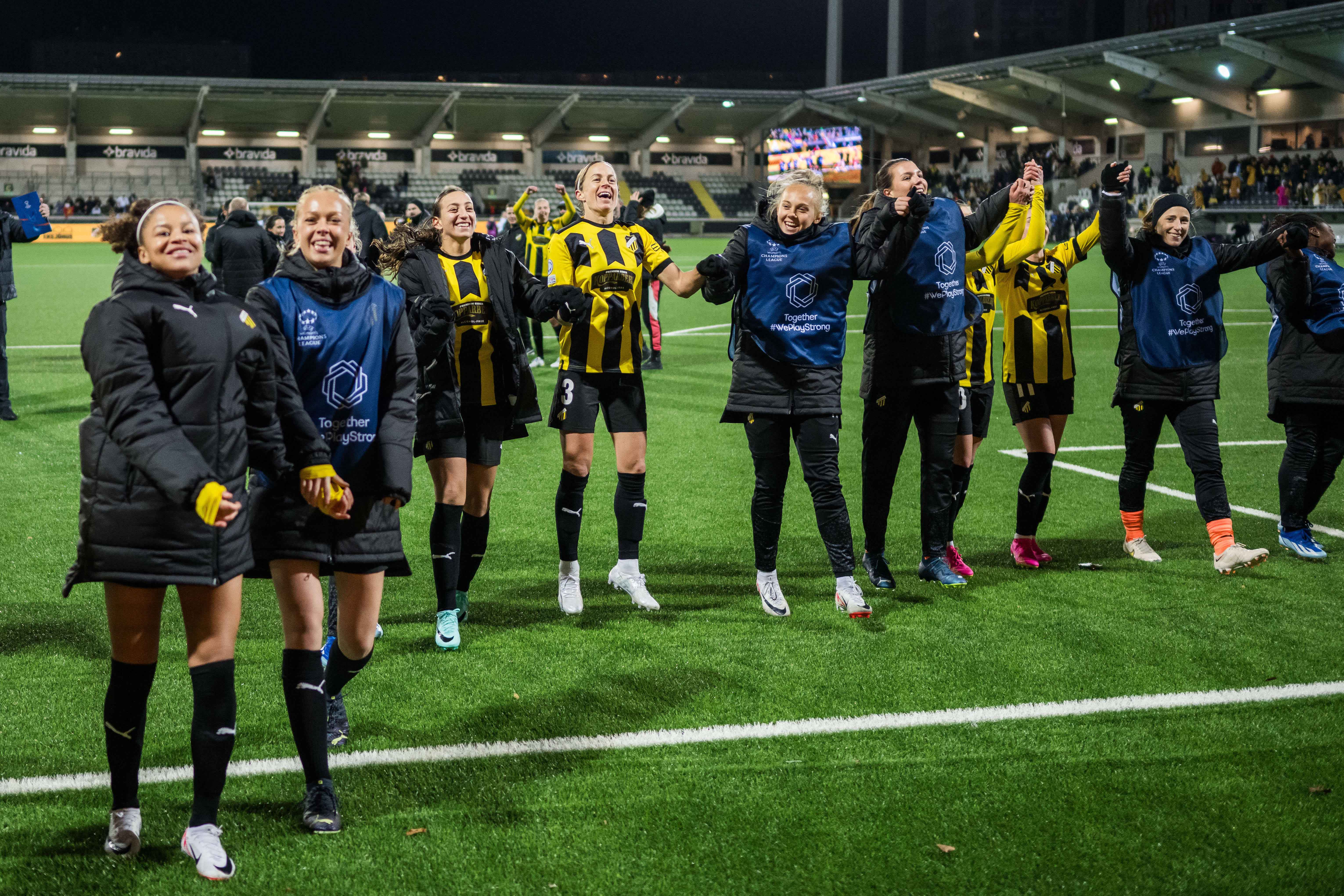 Felicia Schröder, Lisa Löwing, Rusul Rosa Kafaji and Aivi Luik of Häcken celebrates after the UEFA Women s Champions League football match between Häcken and Real Madrid on November 23, 2023 in Gothenburg Photo Mathias Bergeld BILDBYRAN