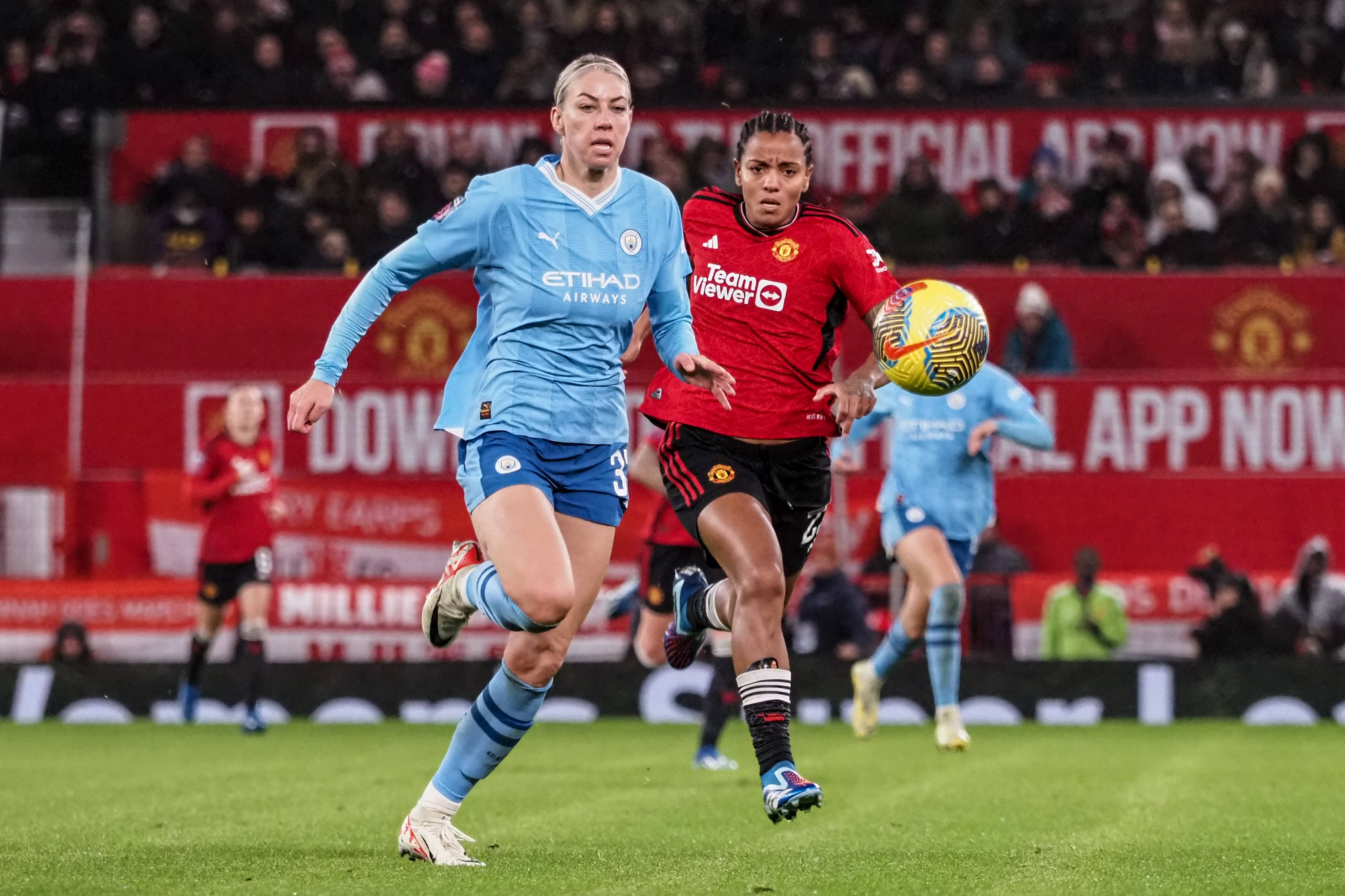 Alanna Kennedy (33 Manchester City) on the ball during the Barclays FA Womens Super League game between Manchester United, ManU v Manchester City at Old Trafford in Manchester, England (Natalie Mincher/SPP)