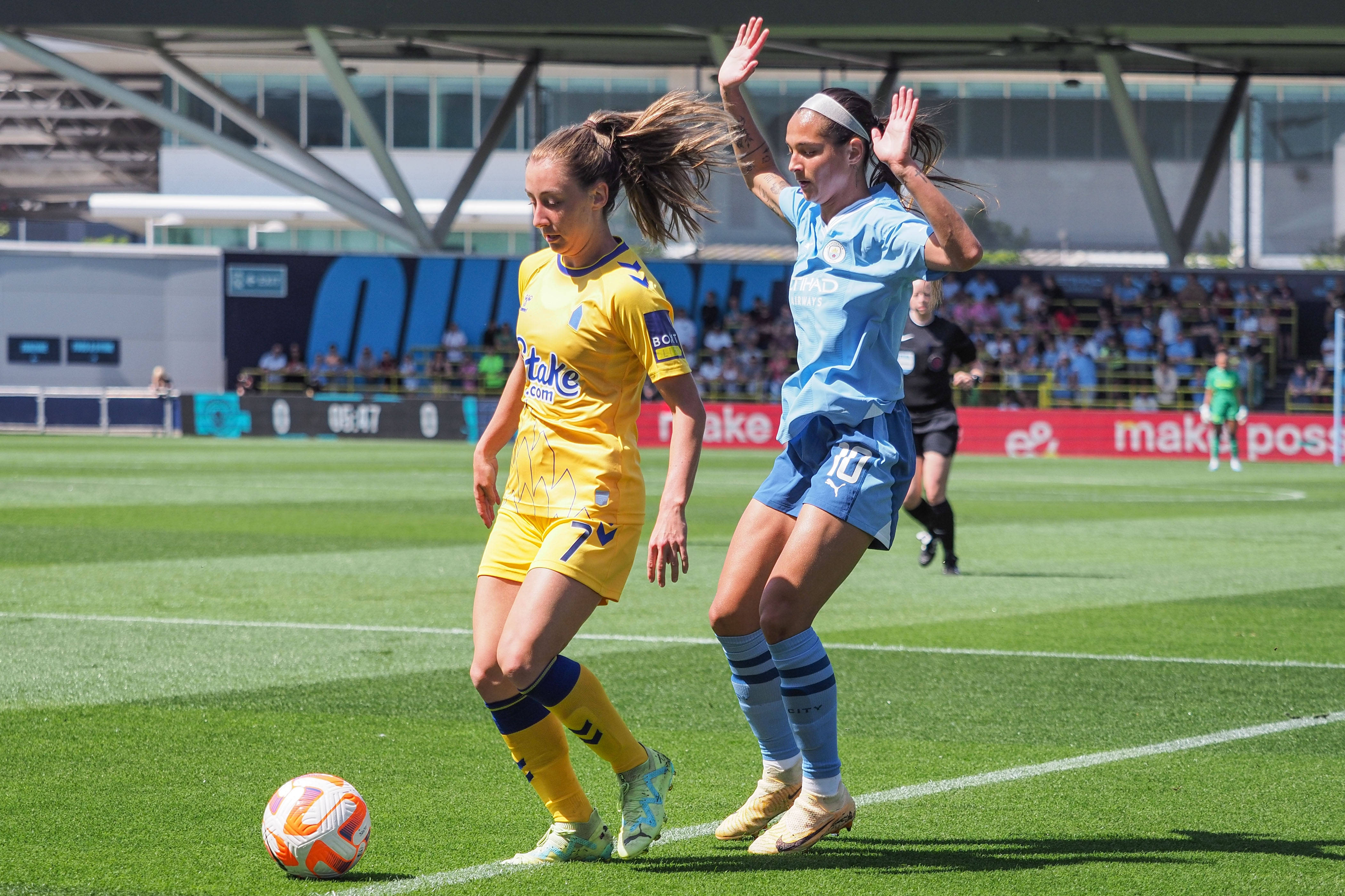 Clare Wheeler (7 Everton) on the ball during the Barclays FA Womens Super League game between Manchester City and Everton at Academy Stadium in Manchester, England (Natalie Mincher/SPP)