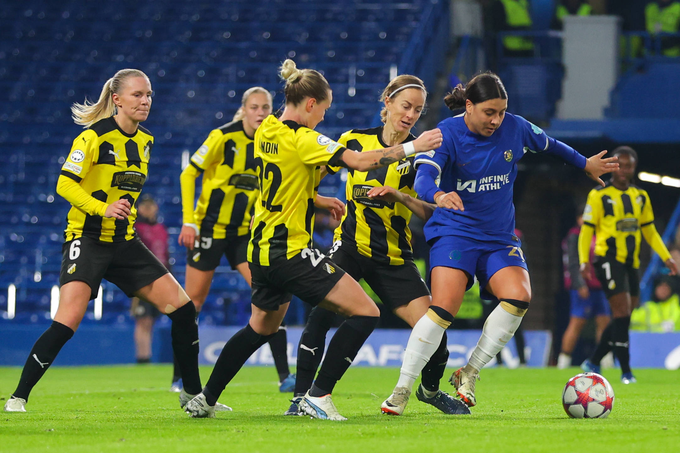 Aivi Luik of BK Häcken and Sam Kerr of Chelsea during the UEFA Women's Champions League game at Stamford Bridge. (Photo: Katie Chan/Action Plus via Imago)
