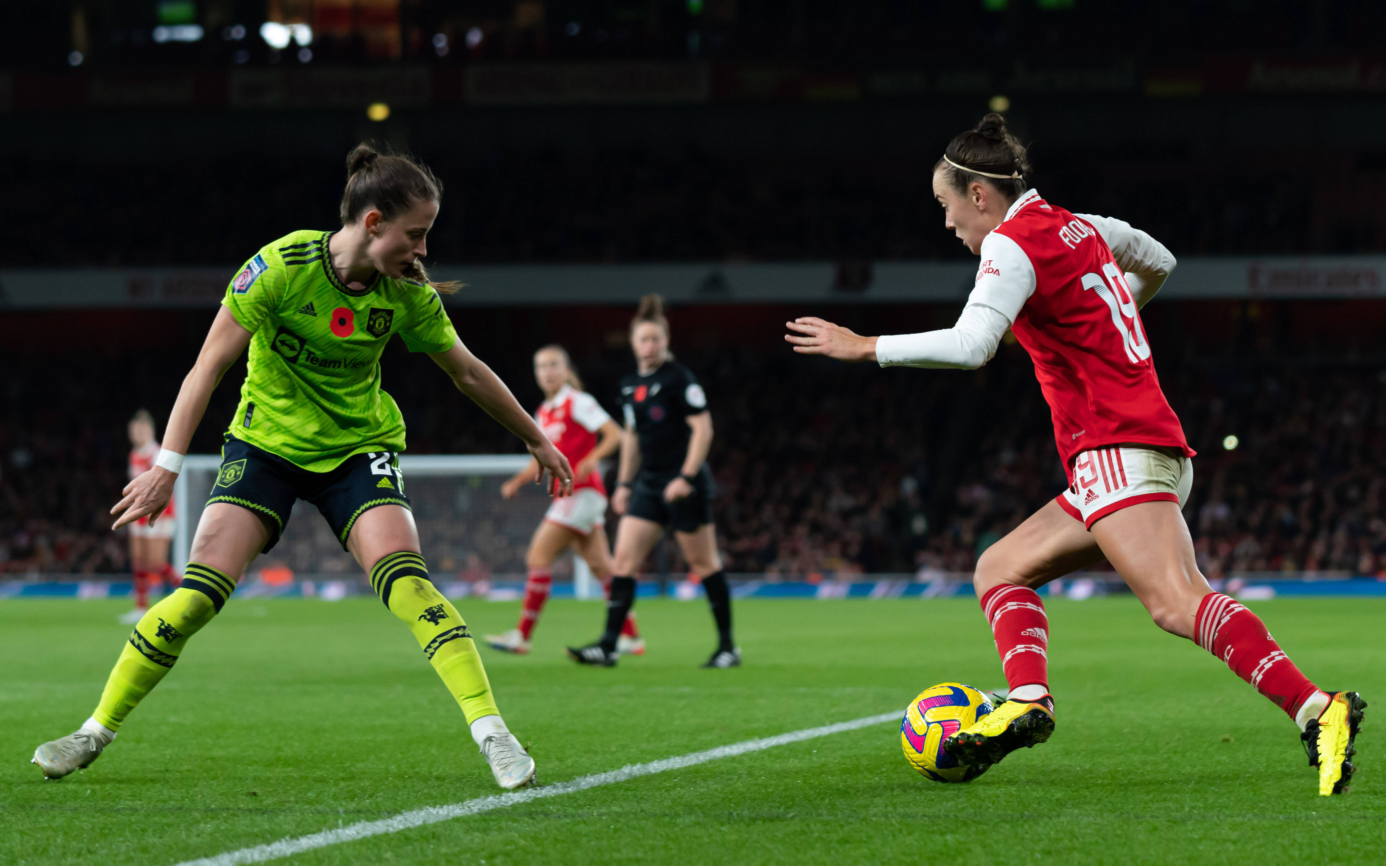 Caitlin Foord (19 Arsenal) moves forward during the Womens Super League game between Arsenal and Manchester United, ManU at Emirates Stadium, England. (Daniela Torres/SPP)