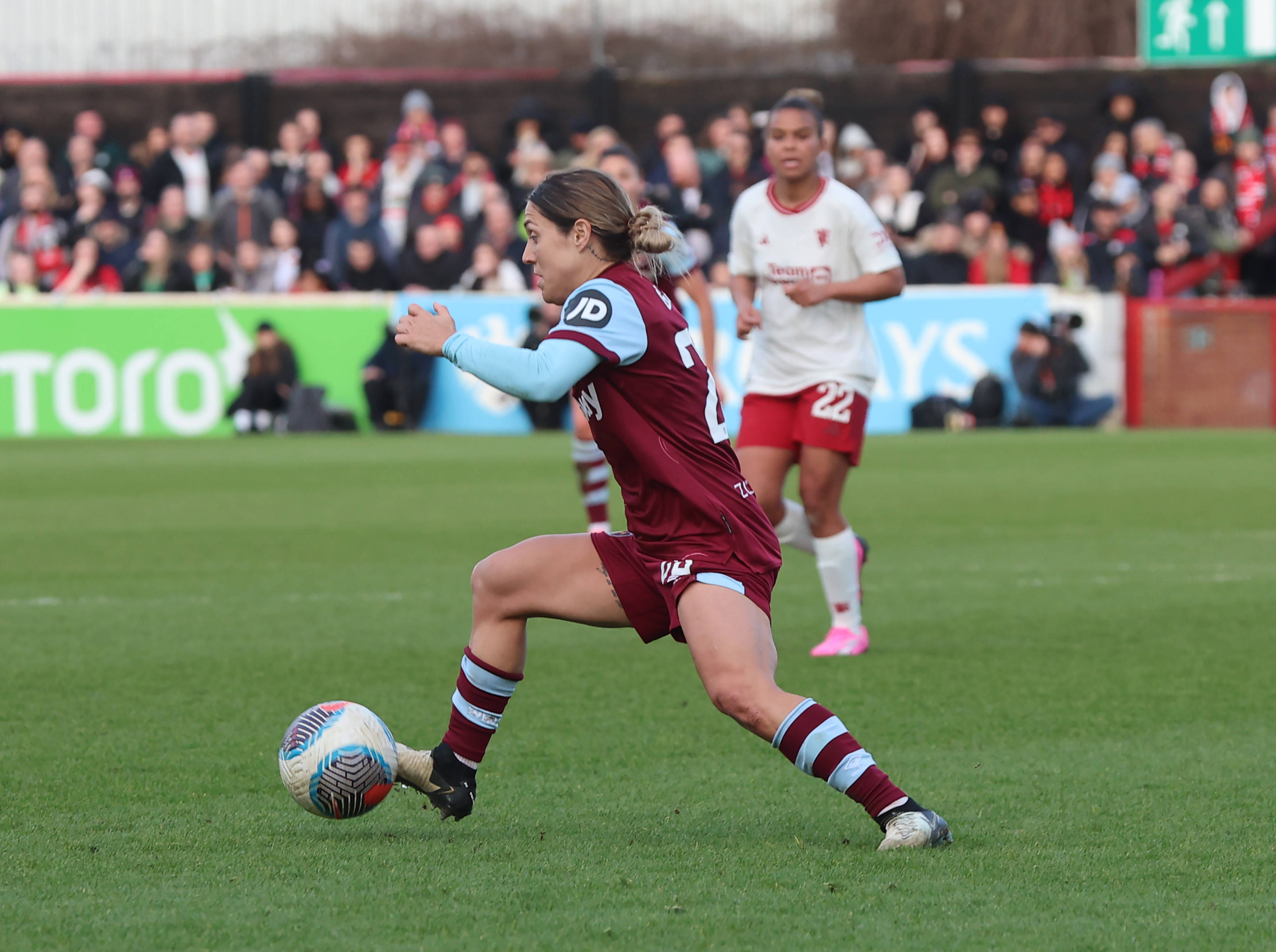 West Ham United v Manchester United, ManU - Barclays Women s Super League Katrina Gorry of West Ham United WFC is in action during the Barclays FA Women s Super League match between West Ham United Women and Manchester United Women at Chigwell Construction Stadium in Dagenham, England, on March 3, 2024