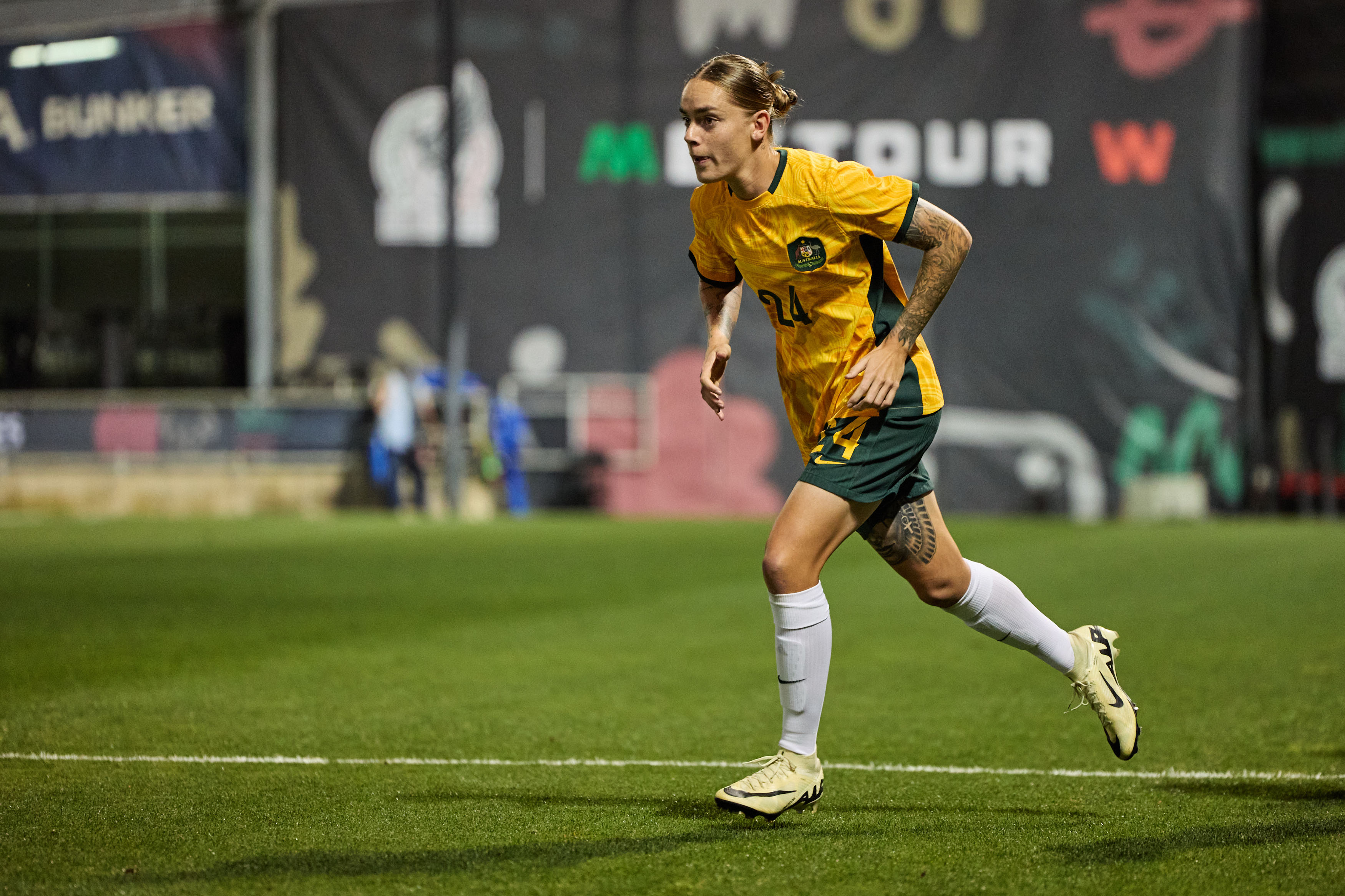 Sharn Freier comes on to make her debut for the CommBank Matildas. (Photo: Rachel Bach/By The White Line)