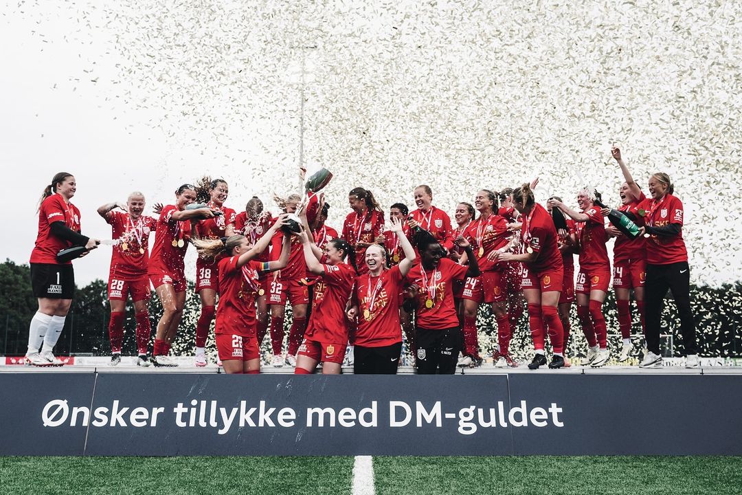 FC Nordsjælland lift the league title. (Photo: FC Nordsjælland)