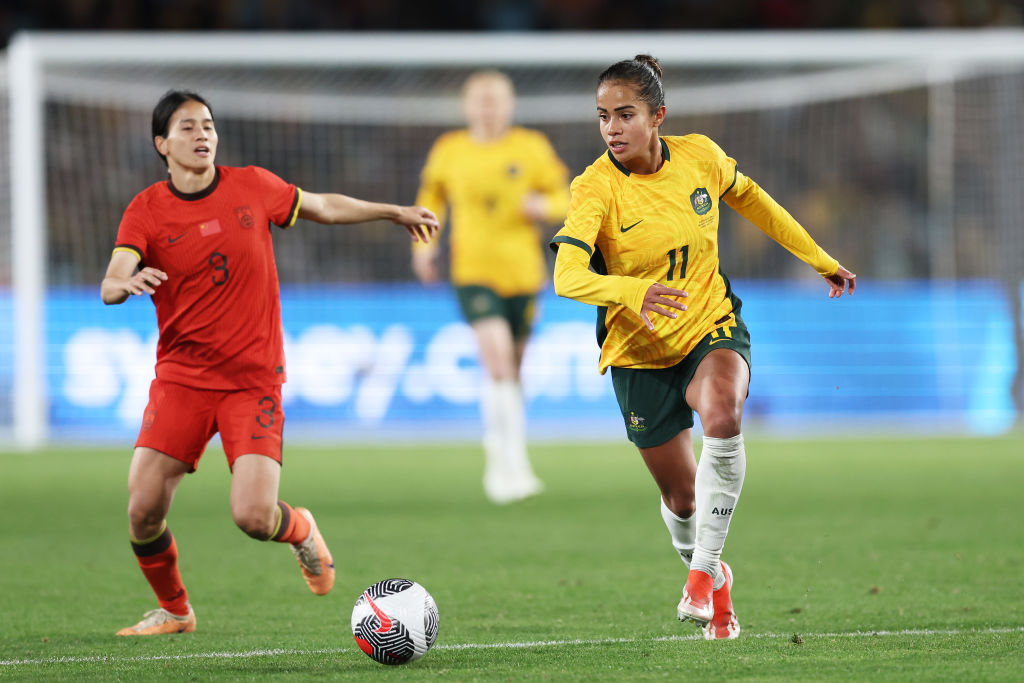 SYDNEY, AUSTRALIA - JUNE 03: Mary Fowler of Australia controls the ball during the international friendly match between Australia Matildas and China PR at Accor Stadium on June 03, 2024 in Sydney, Australia. (Photo by Matt King/Getty Images)