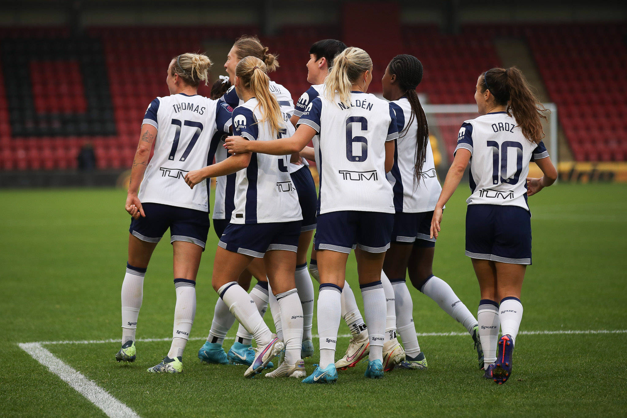 IMAGO / Uk Sports Pics Ltd  Clare Hunt of Spurs Women scores to make the score 2-2 and celebrates during the Women s Super League match between Tottenham Hotspur Women and Liverpool Women at the Brisbane Road, London, England on 6 October 2024.
