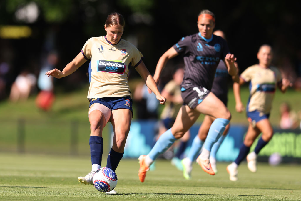 Natasha Prior of the Jets with the ball during the A-League Women round five match between Newcastle Jets and Melbourne City at No. 2 Sports Ground, on November 19, 2023, in Newcastle, Australia. (Photo by Scott Gardiner/Getty Images)