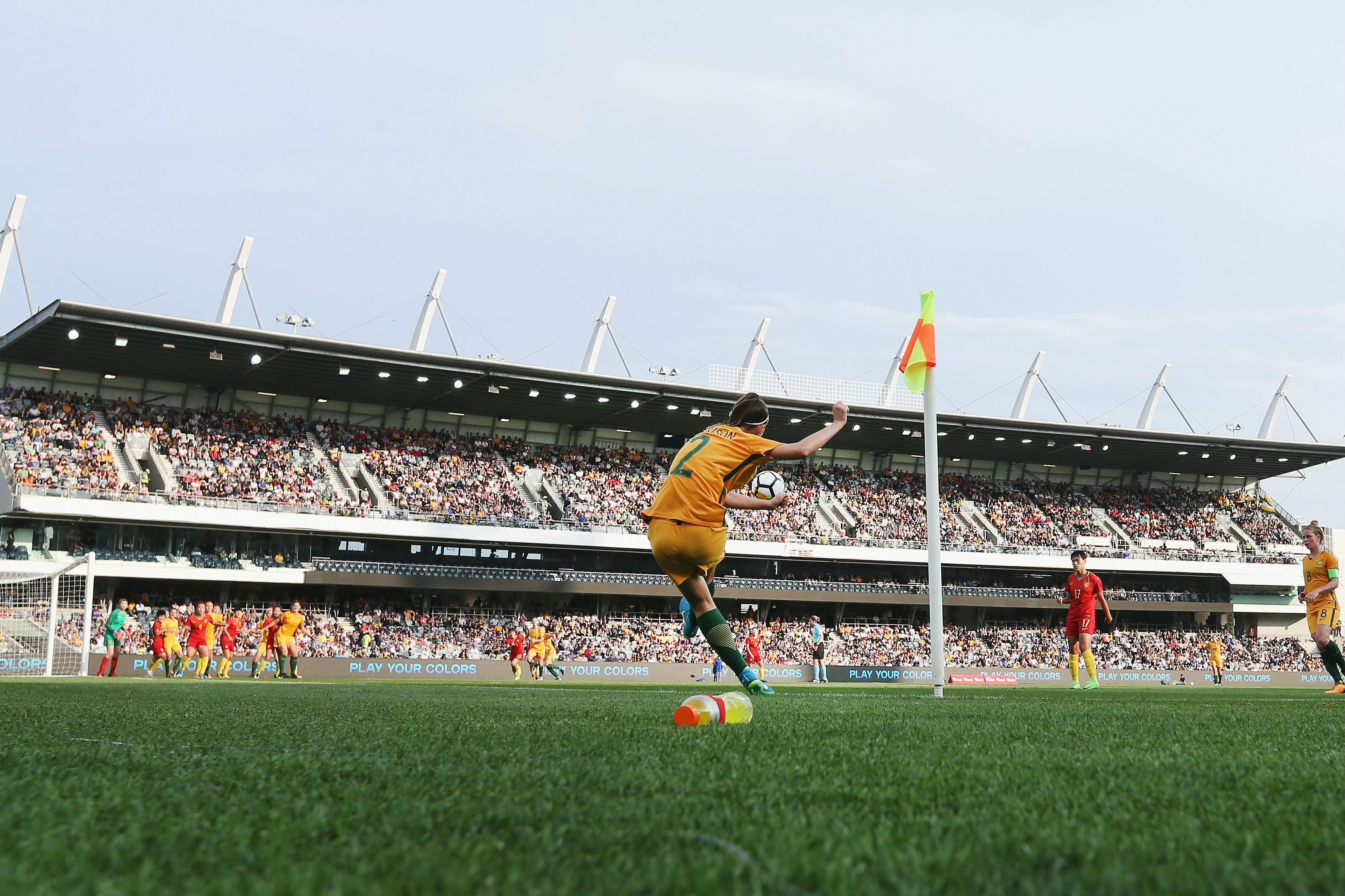 Amy Harrison sends in a corner for the Westfield Matildas.