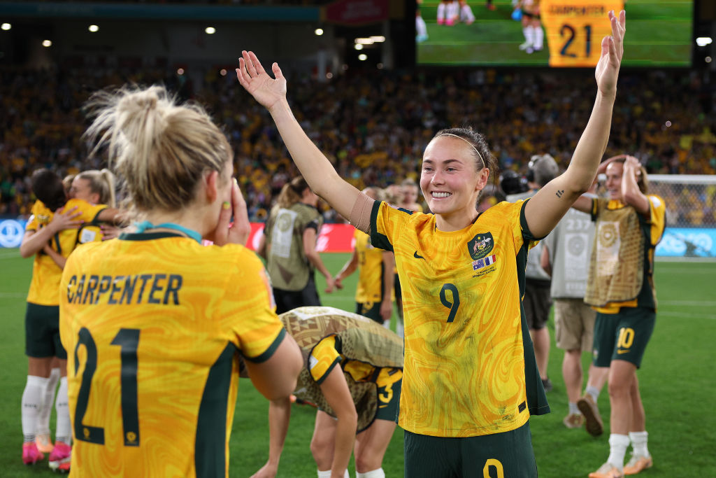 BRISBANE, AUSTRALIA - AUGUST 12: Ellie Carpenter and aus during the FIFA Women's World Cup Australia & New Zealand 2023 Quarter Final match between Australia and France at Brisbane Stadium on August 12, 2023 in Brisbane / Meaanjin, Australia. (Photo by Elsa - FIFA/FIFA via Getty Images)