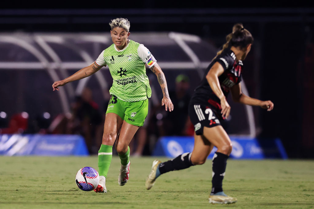 SYDNEY, AUSTRALIA - MARCH 13: Michelle Heyman of United controls the ball during the A-League Women round five match between Western Sydney Wanderers and Canberra United at Wanderers Football Park, on March 13, 2024, in Sydney, Australia. (Photo by Matt King/Getty Images)