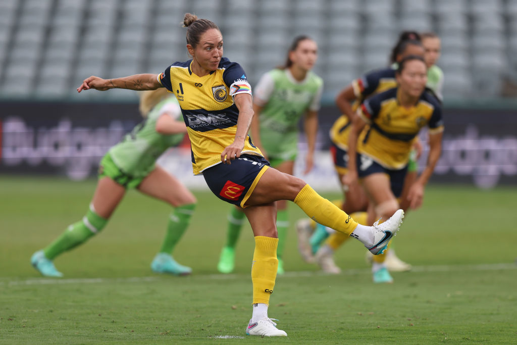 GOSFORD, AUSTRALIA - MARCH 17: Kyah Simon of the Mariners scores a penalty goal during the A-League Women round 20 match between Central Coast Mariners and Canberra United at Industree Group Stadium, on March 17, 2024, in Gosford, Australia. (Photo by Scott Gardiner/Getty Images)