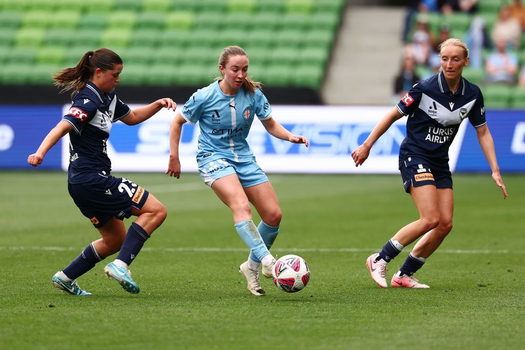 MELBOURNE, AUSTRALIA - NOVEMBER 09: Laura Hughes of Melbourne City moves the ball during the round two A-League Women's match between Melbourne Victory and Melbourne City at AAMI Park on November 09, 2024 in Melbourne, Australia. (Photo by Morgan Hancock/Getty Images)