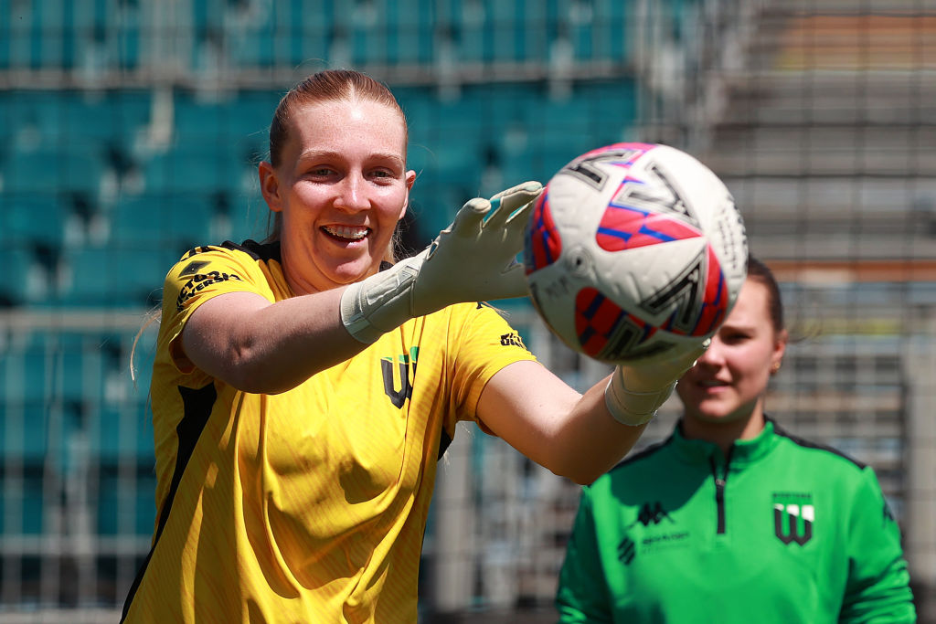 MELBOURNE, AUSTRALIA - NOVEMBER 17: Chloe Lincoln of Western United warms up during the round three A-League Women's match between Melbourne Victory and Western United at Home of the Matildas, on November 17, 2024, in Melbourne, Australia. (Photo by Kelly Defina/Getty Images)