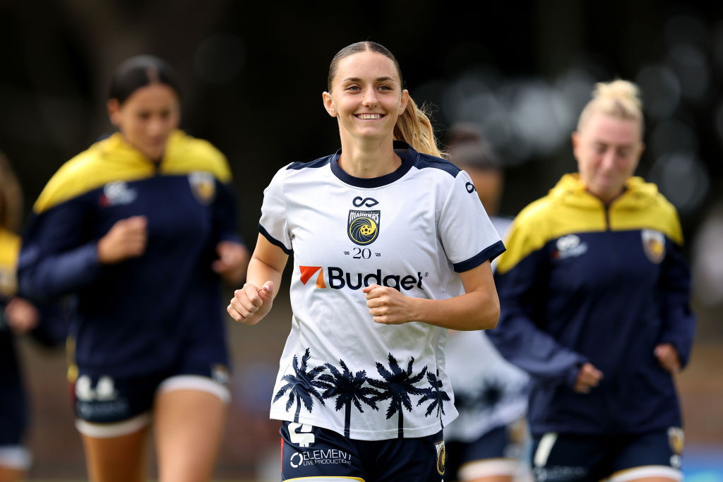SYDNEY, AUSTRALIA - JANUARY 19: Jessika Nash of the Mariners warms up prior to the round 12 A-League Women's match between Sydney FC and Central Coast Mariners at Leichhardt Oval, on January 19, 2025, in Sydney, Australia. (Photo by Brendon Thorne/Getty Images)