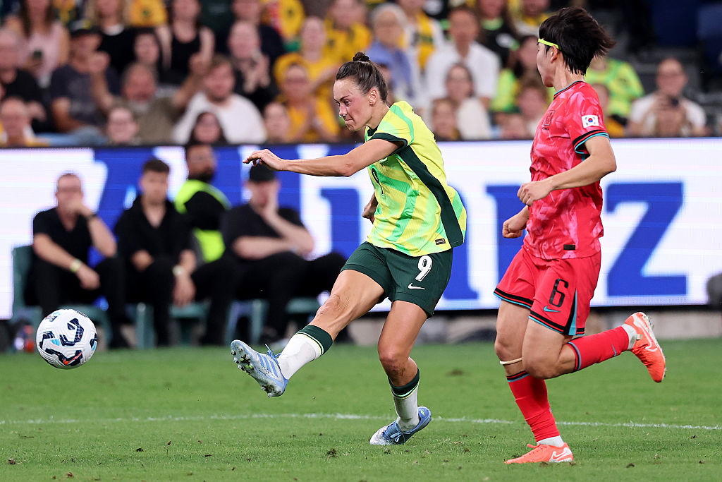 SYDNEY, AUSTRALIA - APRIL 04: Caitlin Foord of Australia kicks during the International Friendly between Australia Matildas and Korea Republic at Allianz Stadium on April 04, 2025 in Sydney, Australia. (Photo by Cameron Spencer/Getty Images)