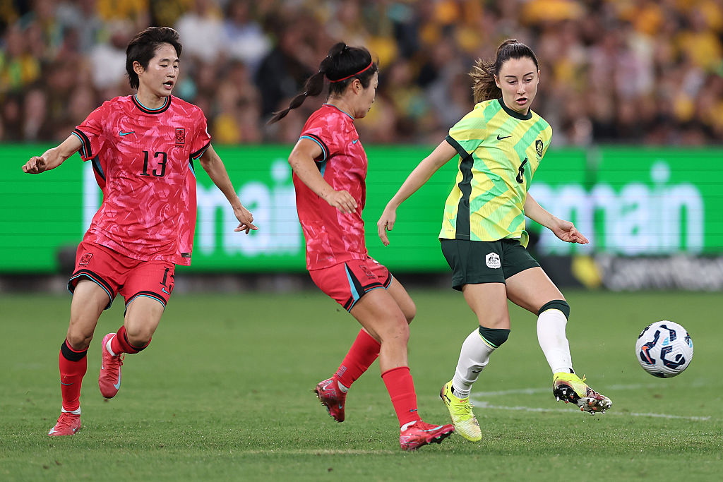 SYDNEY, AUSTRALIA - APRIL 04: Clare Wheeler of Australia passes the ball during the International Friendly between Australia Matildas and Korea Republic at Allianz Stadium on April 04, 2025 in Sydney, Australia. (Photo by Matt King/Getty Images)