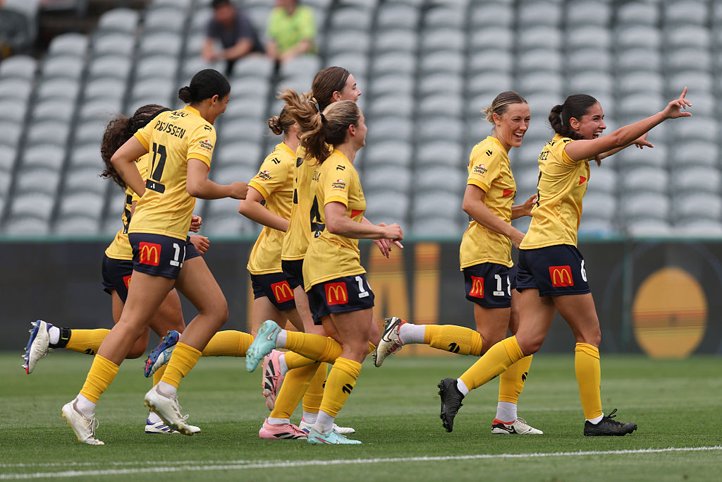 GOSFORD, AUSTRALIA - NOVEMBER 02: Isabel Gomez of the Mariners celebrates a goal with teammates during the round one A-League Women match between Central Coast Mariners and Adelaide United at Polytec Stadium, on November 02, 2025, in Gosford, Australia. (Photo by Scott Gardiner/Getty Images)