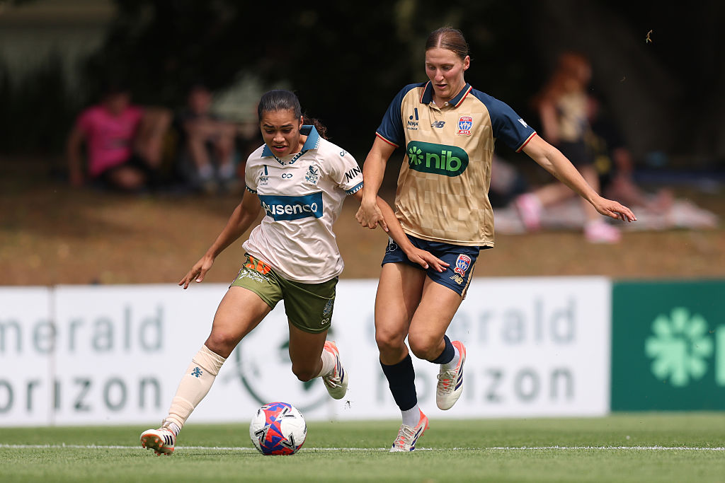NEWCASTLE, AUSTRALIA - DECEMBER 13: Natasha Prior of the Jets competes for the ball Grace Kuilamu of the Roar with during the round five A-League Women match between Newcastle Jets and Brisbane Roar at No.2 Sportsground, on December 13, 2025, in Newcastle, Australia. (Photo by Scott Gardiner/Getty Images)