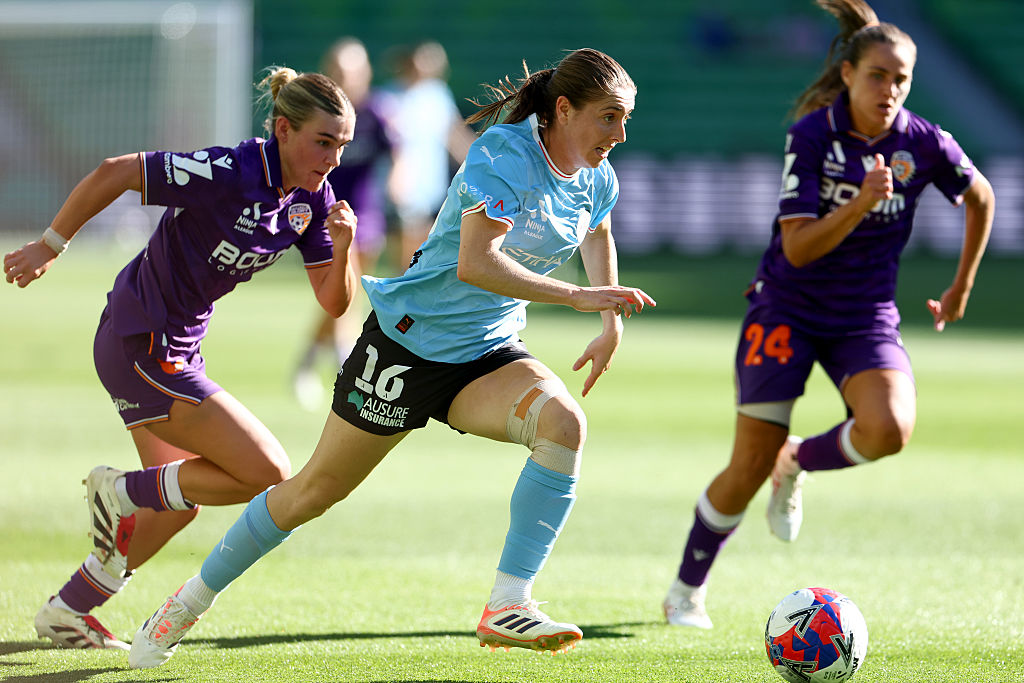 MELBOURNE, AUSTRALIA - DECEMBER 28: Karly Roestbakken of the City controls the ball during the round nine A-League Women match between Melbourne City and Perth Glory at AAMI Park, on December 28, 2025, in Melbourne, Australia. (Photo by Josh Chadwick/Getty Images)