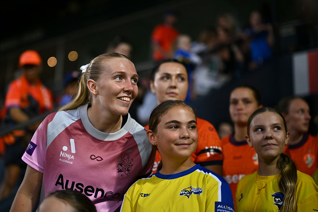 BRISBANE, AUSTRALIA - JANUARY 20: Chloe Lincoln of Brisbane prepares to take to the field during the round eight A-League Women match between Brisbane Roar and Melbourne City at Imperial Corp Stadium, on January 20, 2026, in Brisbane, Australia. (Photo by Albert Perez/Getty Images)