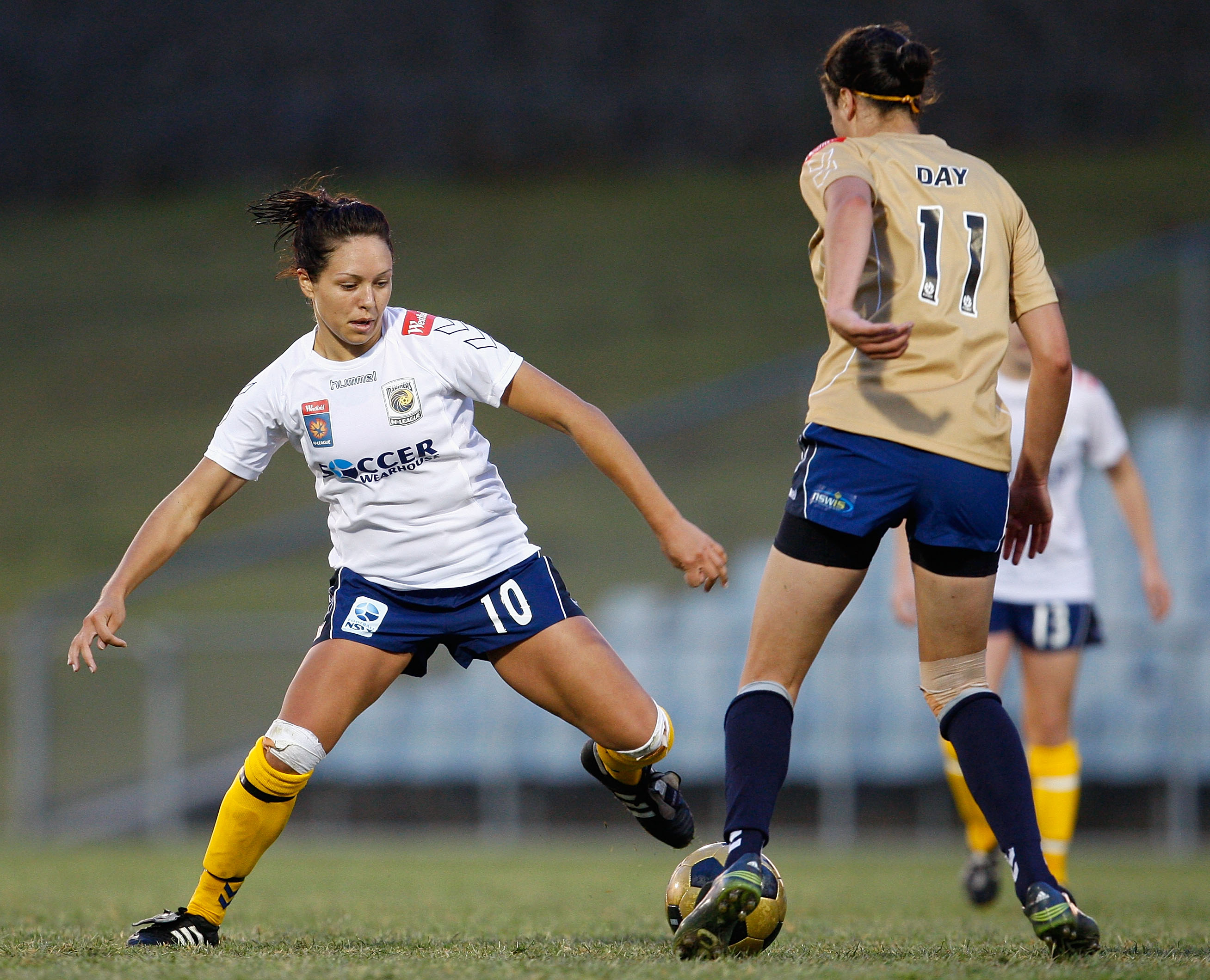 Kyah Simon of the Mariners contests the ball with Stacey Day of the Jets during the round six W-League match between the Central Coast Mariners and the Newcastle Jets at Campbelltown Stadium on November 29, 2008 in Sydney, Australia . (Photo by Cameron Spencer/Getty Images)