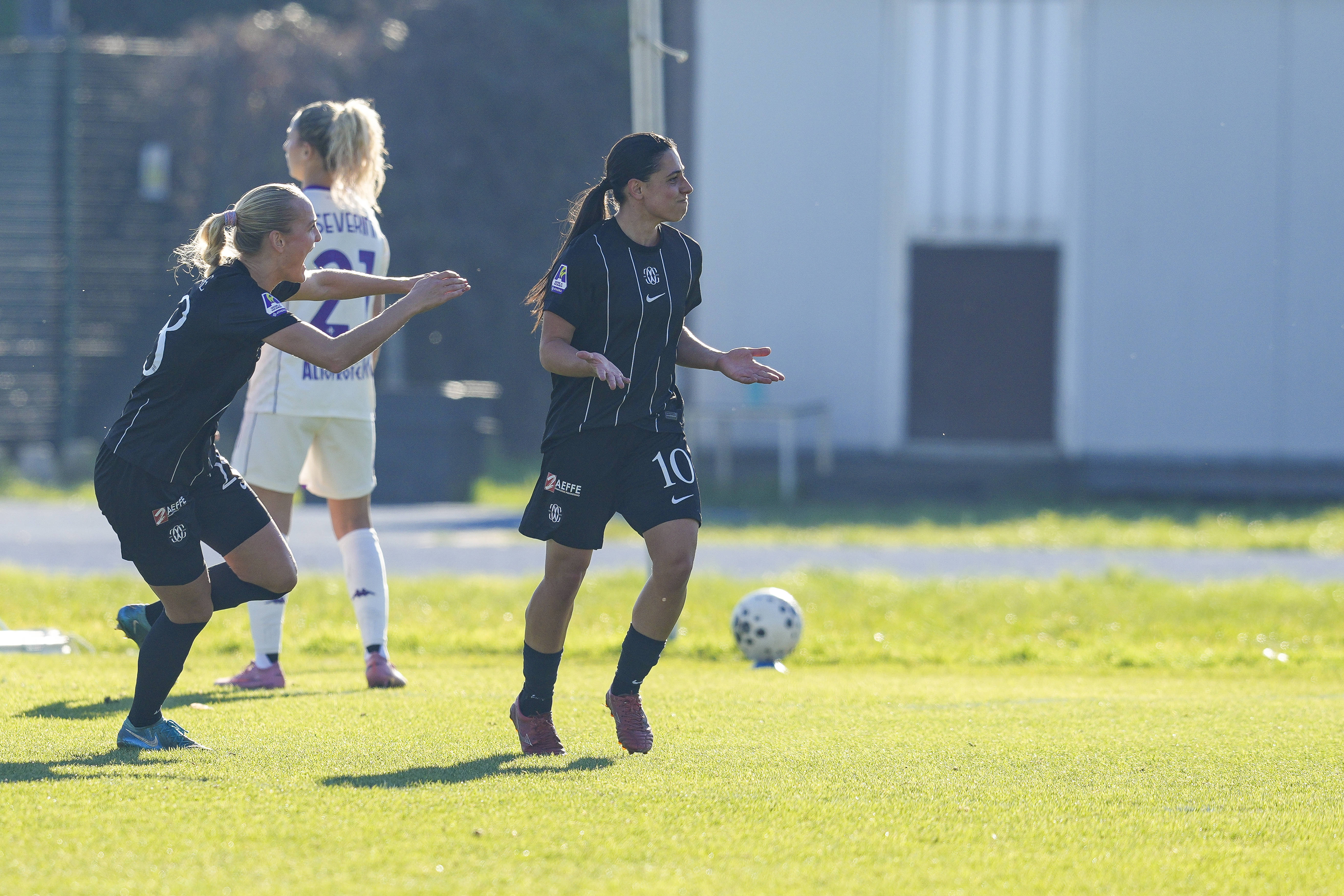 Alex Chidiac of FC Como Women R) celebrates her goal with Mathilde Madsen of FC Como L) during the Serie A Women match between FC Como v Fiorentina at Stadio Ferruccio Trabattoni on December 13, 2025 in Como, Italy. Como Stadio Ferruccio Trabattoni Italy *** COMO, ITALY DECEMBER 13 Alex Chidiac of FC Como Women R celebrates her goal with Mathilde Madsen of FC Como L during the Serie A Women match between FC Como v Fiorentina at Stadio Ferruccio Trabattoni on December 13, 2025 in Como, Italy Como Stadio Ferruccio Trabattoni Italy Copyright: xJustPictures.ch JarixPestelaccix jp-en-EuSpIm-JP4_JAR_Como_Fiorentina_13Dec2025_0234