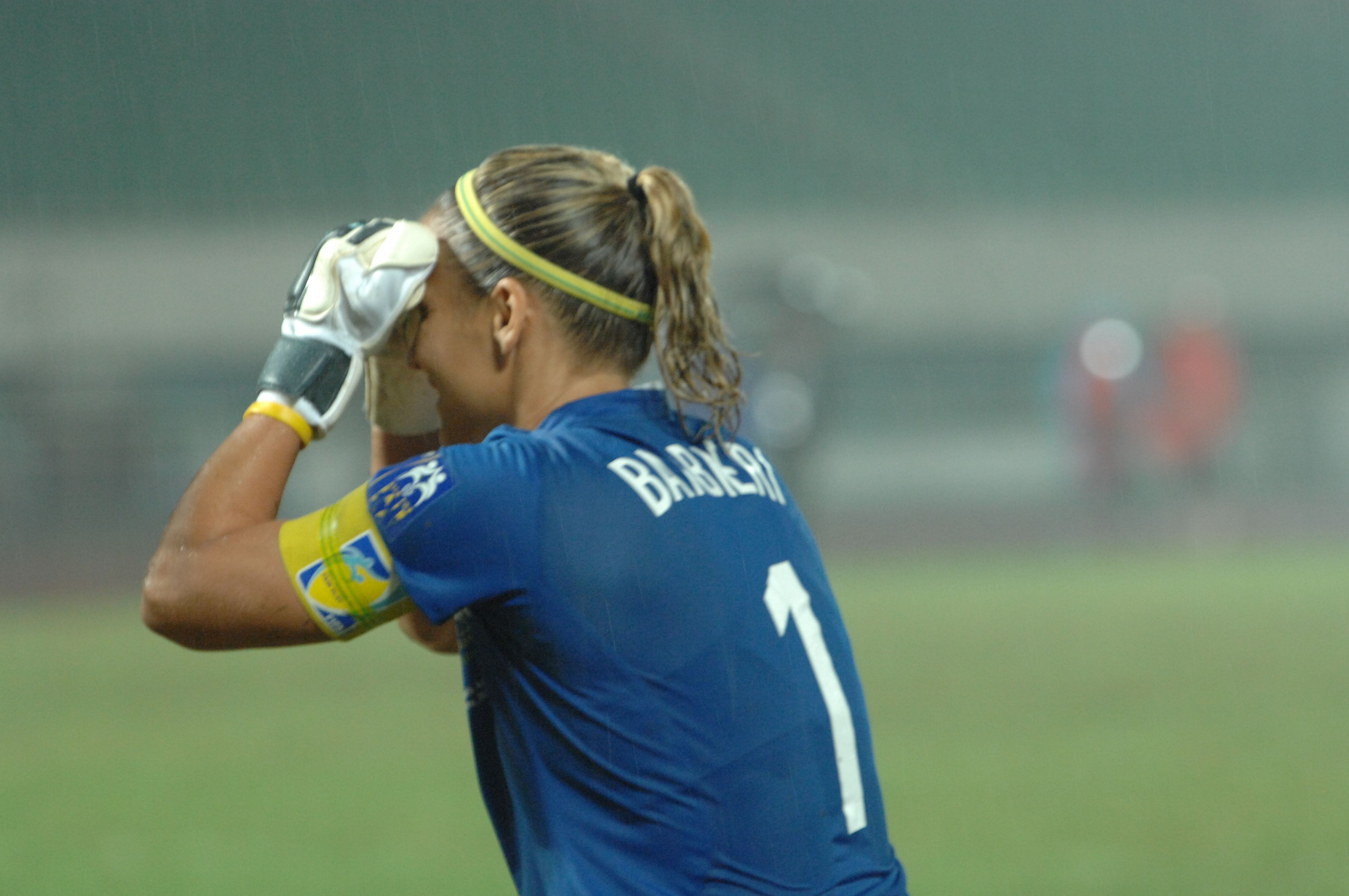 Melissa Barbieri urging her team to focus (Photo: Paul Lau)