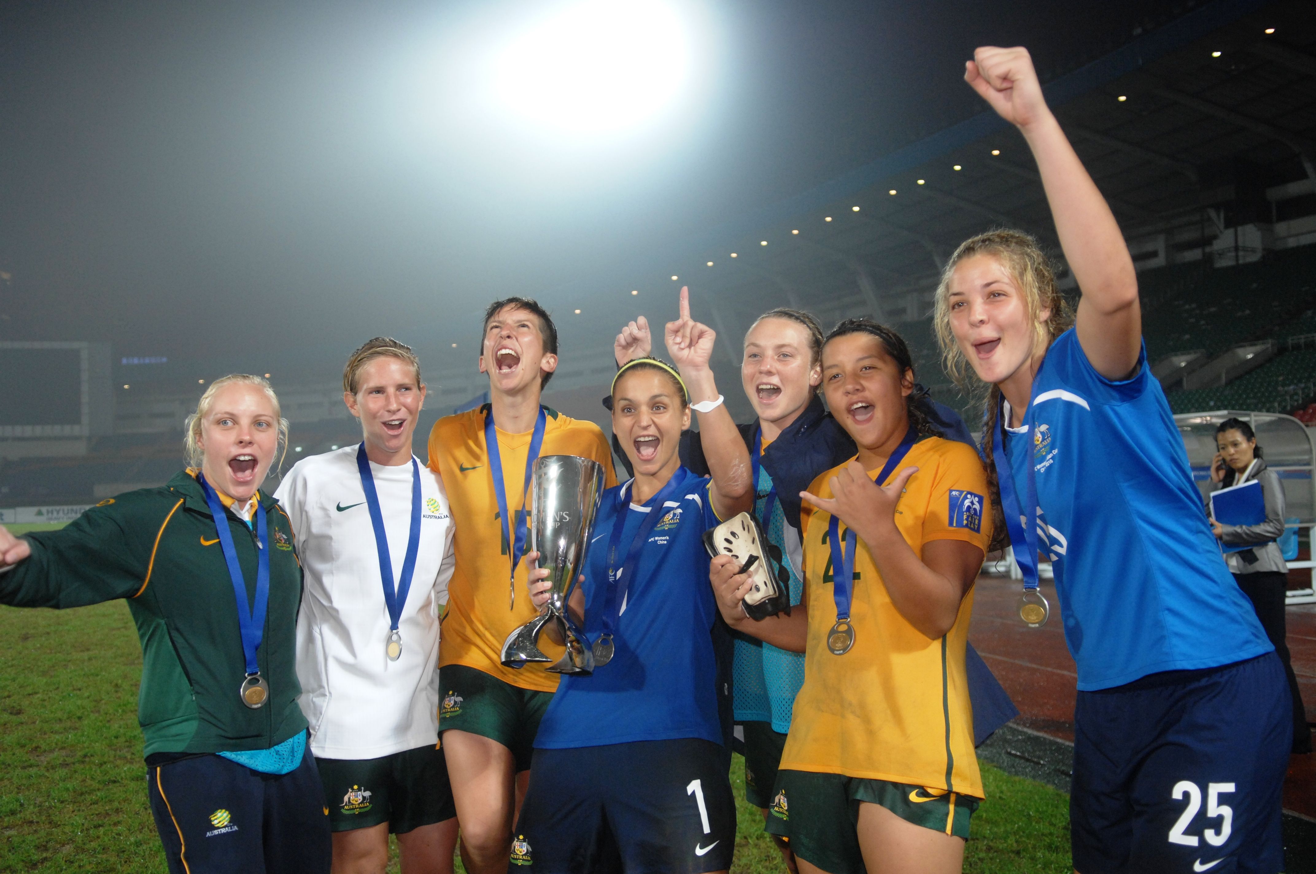 Post-match celebrations. L-R: Tameka Yallop, Elise Kellond-Knight, Sally Shipard, Melissa Barbieri, Teigen Allen, Sam Kerr, Casey Dumont (Photo: Paul Lau)