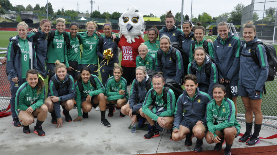 The squad huddle together for a team photo - what a beautiful bunch of ladies!