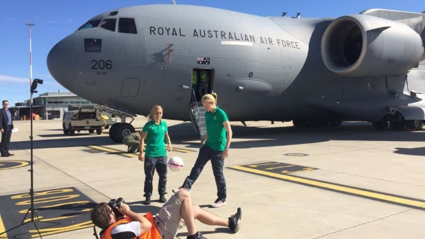 Mat Hall Raaf Matildas duo make visit to RAAF base | Matildas