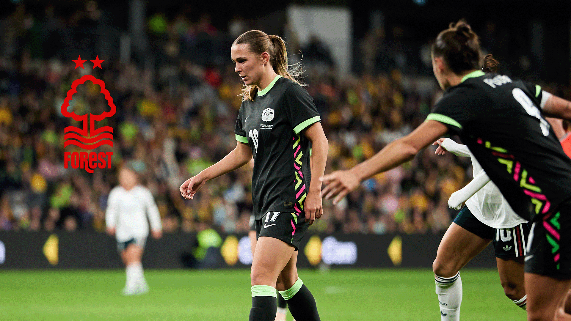 Leticia McKenna signs for Nottingham Forest F.C. in the Women's Super League 2