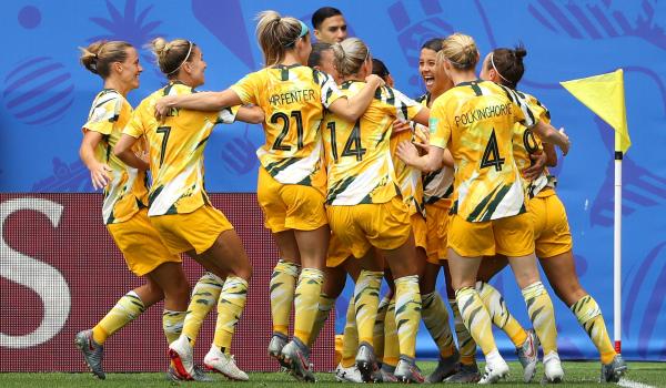 Sam Kerr celebrates against Italy