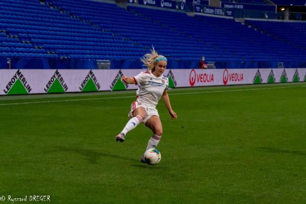 Carpenter on debut for Lyon