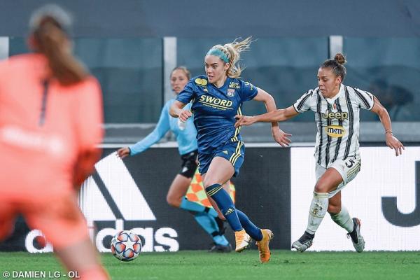 Carpenter UWCL Debut