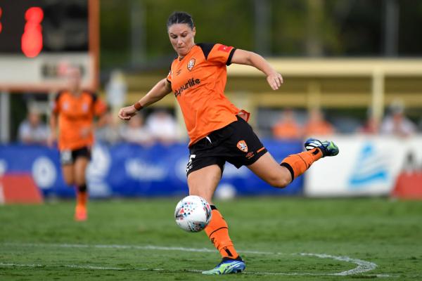 Emily Gielnik playing for Brisbane Roar 