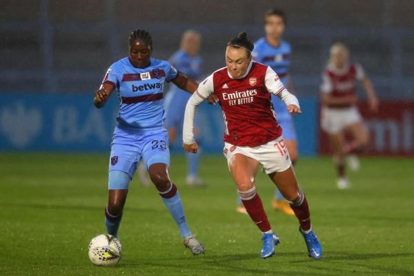 Caitlin Foord on the ball v West Ham
