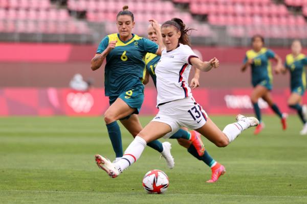 Chloe Logarzo works to shut down Alex Morgan at Tokyo 2020