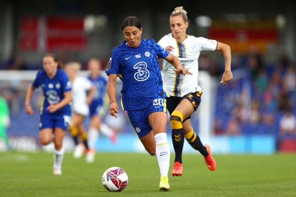 Sam Kerr on the ball v Everton 