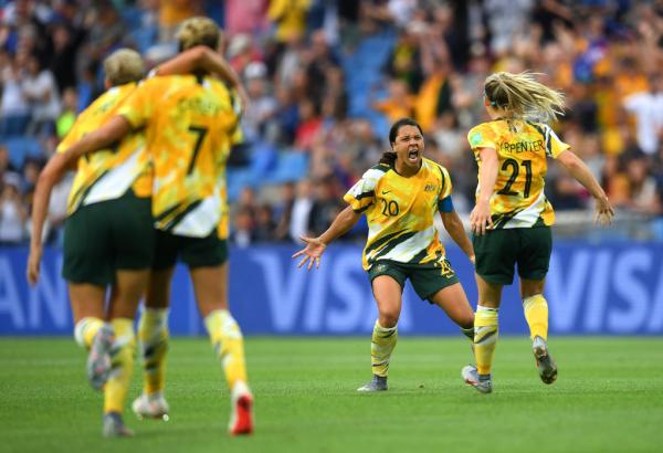 Sam Kerr and Ellie Carpenter of Australia celebrate following their sides victory in the 2019 FIFA Women's World Cup France group C match between Australia and Brazil at Stade de la Mosson on June 13, 2019 in Montpellier, France. (Photo by Michael Regan/Getty Images)